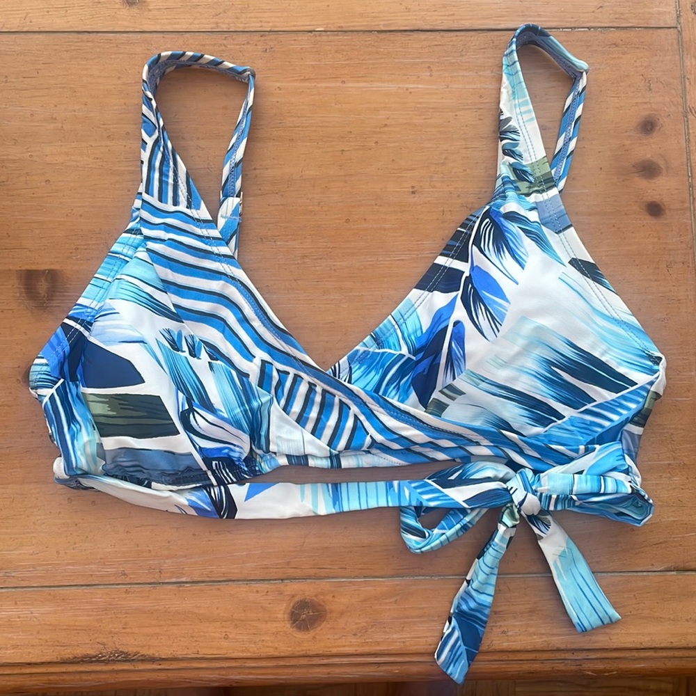 NWOT La Blanca Too Cool bikini top